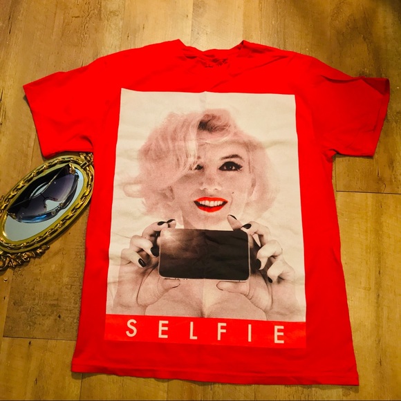 red marilyn monroe shirt